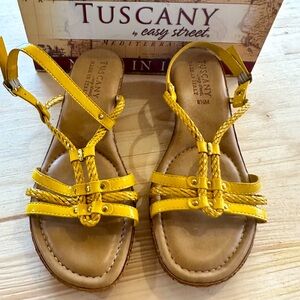Tuscany by Easy Street Yellow Lucca Sandals, size 8 1/2
